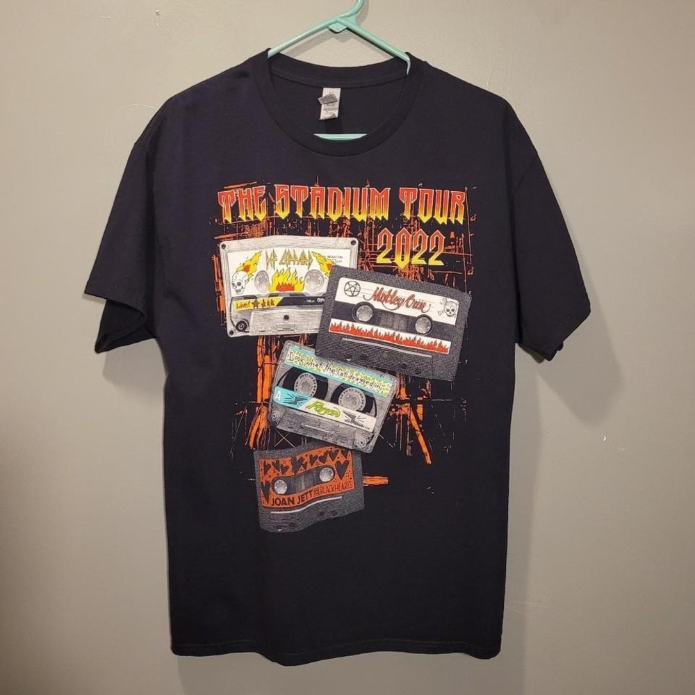 The Stadium Tour 2022 Graphic T-shirt Band Tee, Men's Size L,‎ Black Multi